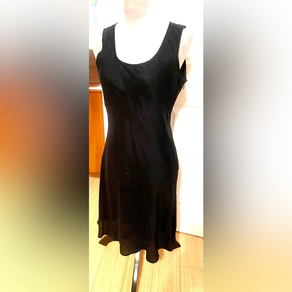 Classic Black Linen Sleeveless Scoop Neck Dress